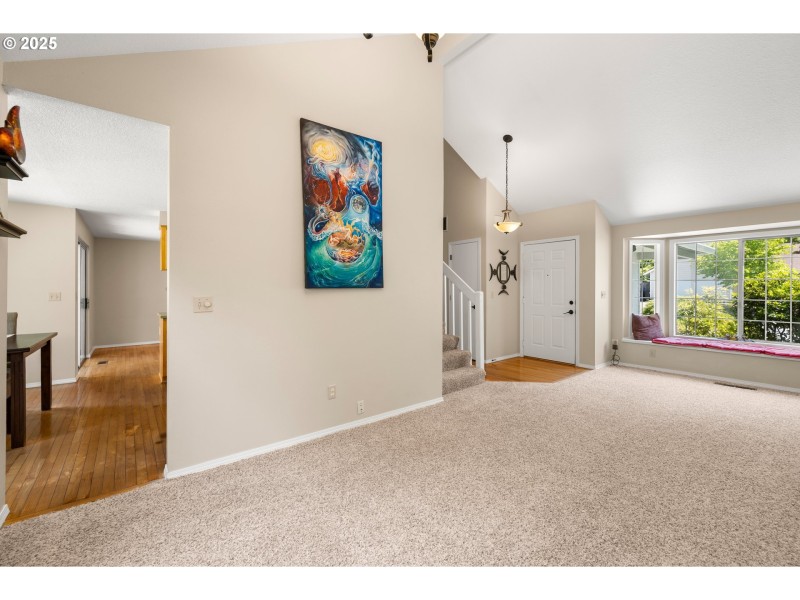 Living Room/Entrance