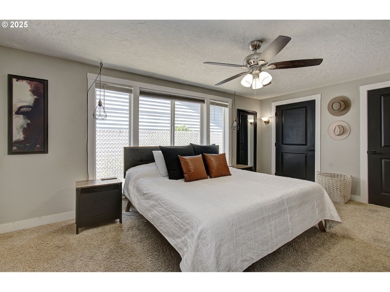 Bedroom, Primary