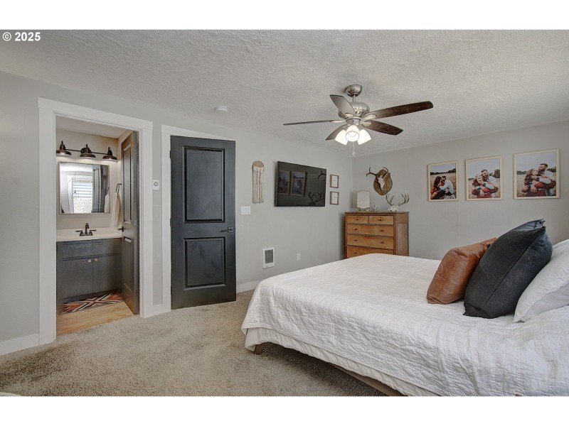 Bedroom, Primary