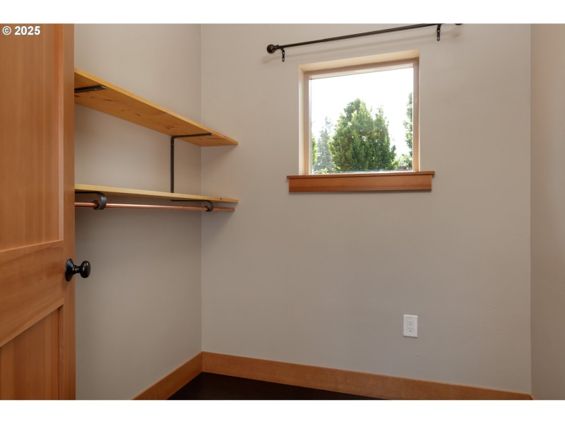 Bedroom, Primary