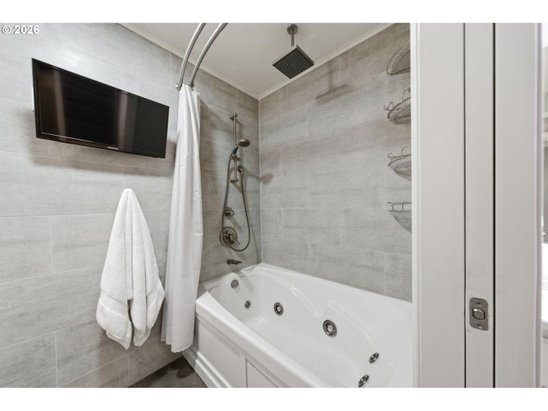 Owner's Suite Bathroom