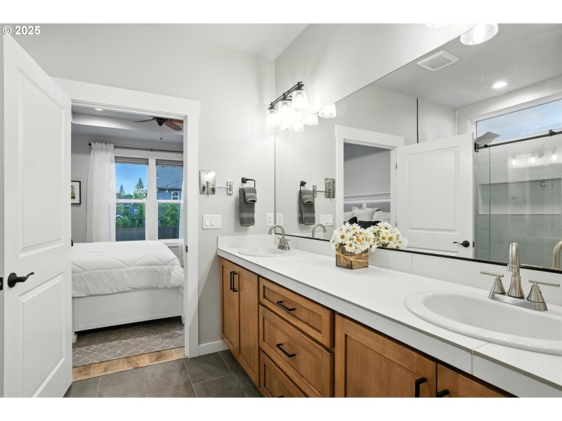 Bathroom, Attached