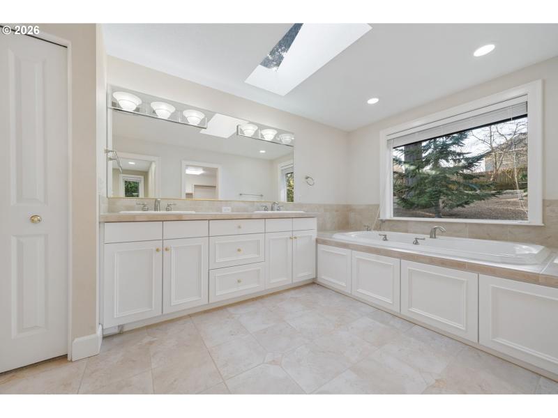 Owner's Suite Bathroom