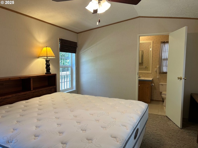 Bedroom, Primary