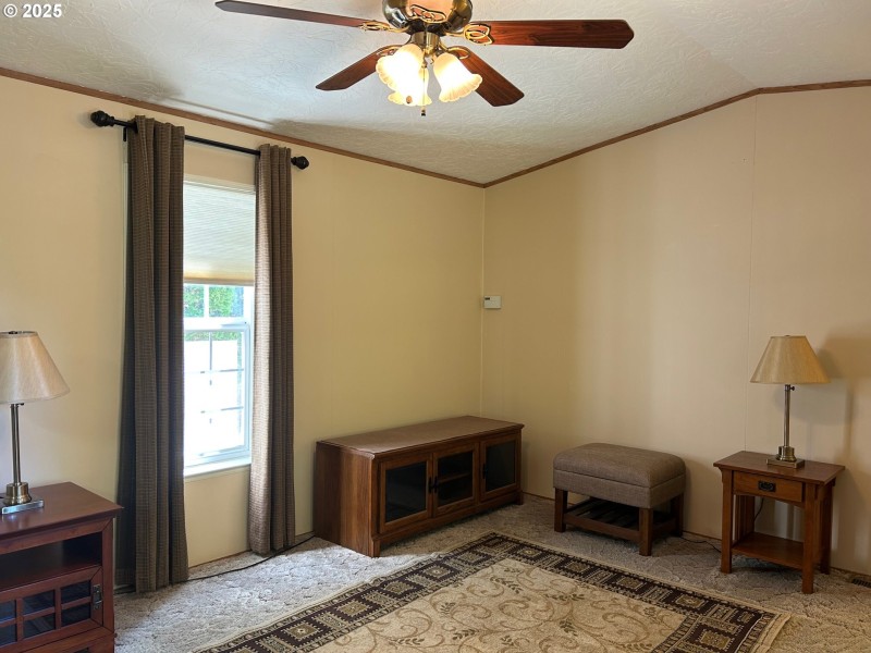 Living Room/Entrance