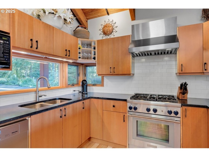 Kitchen/Outside