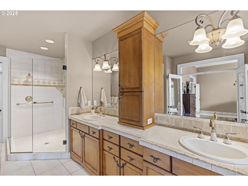 Owner's Suite Bathroom