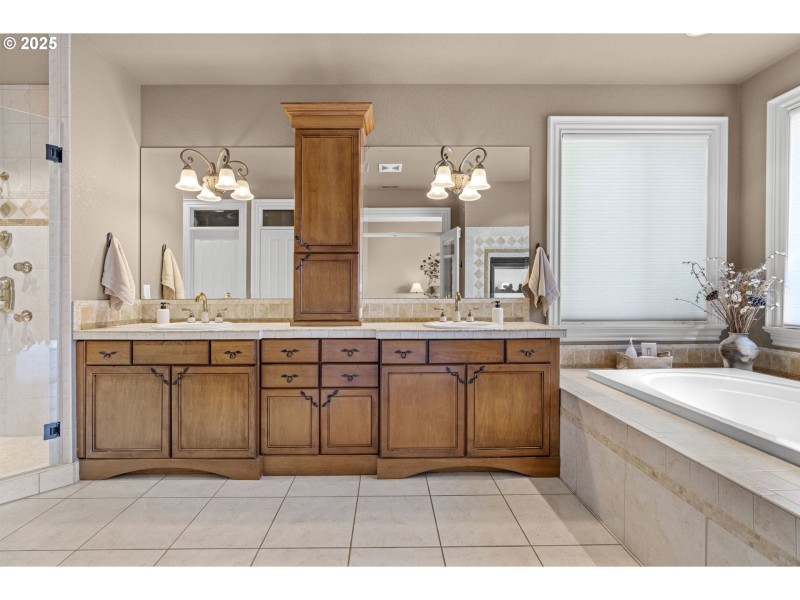 Owner's Suite Bathroom