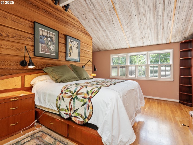 Bedroom, Primary