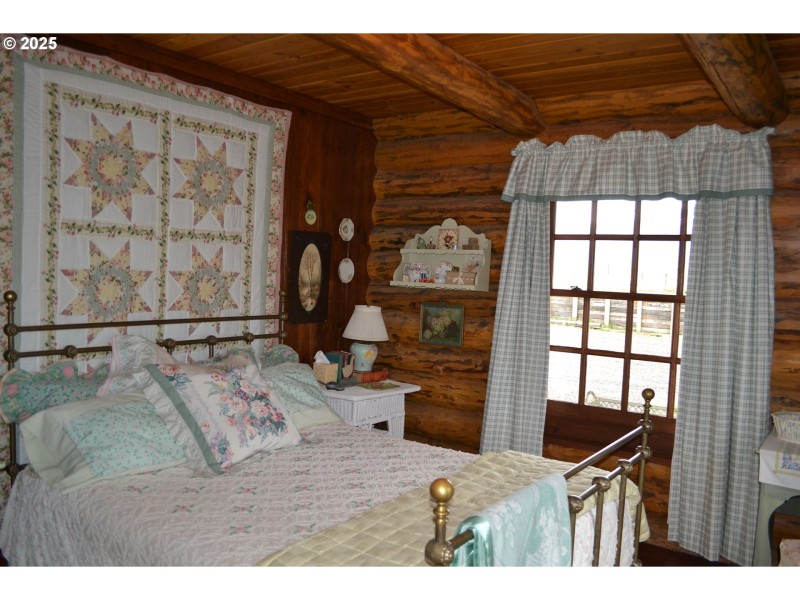 Bedroom, Primary