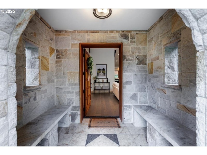 Entrance/Foyer