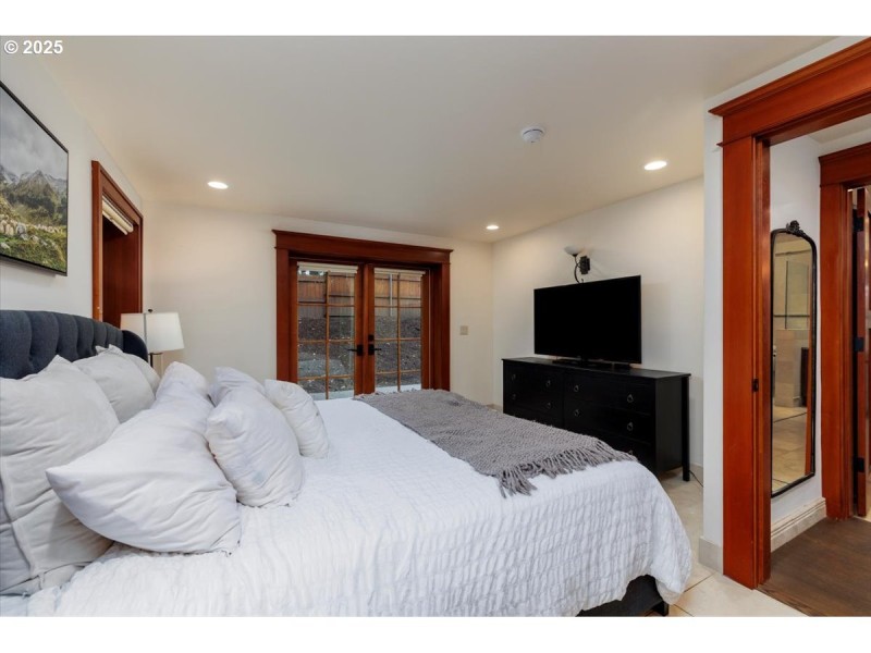 Bedroom, Primary