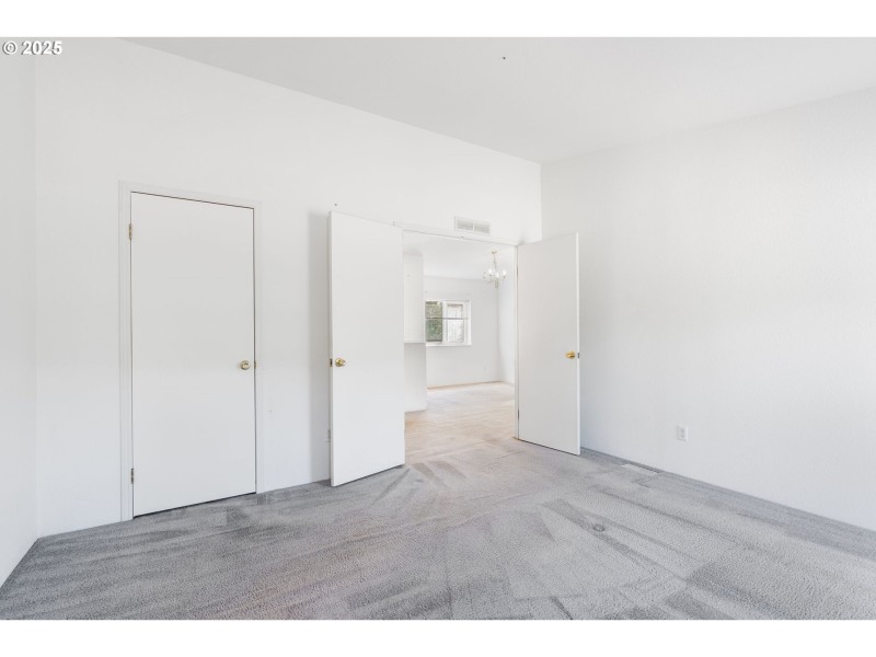 Bedroom, Primary
