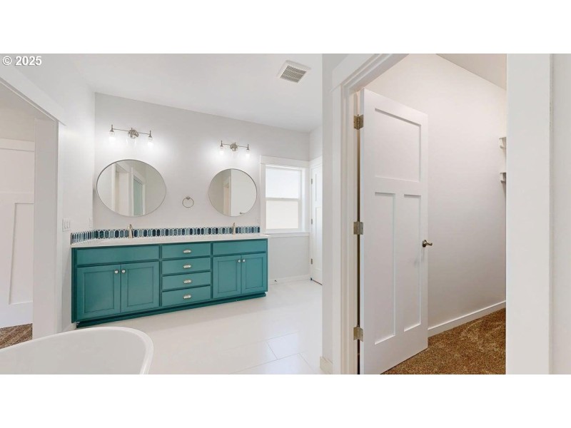 Bathroom, Attached