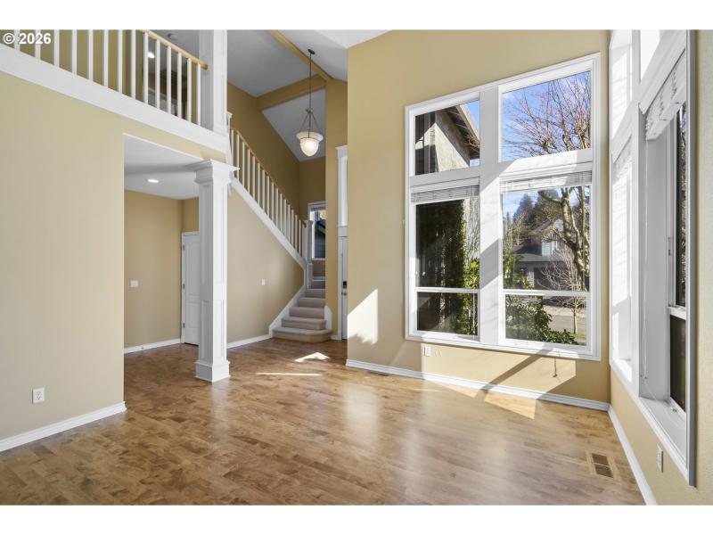 Living Room/Entrance