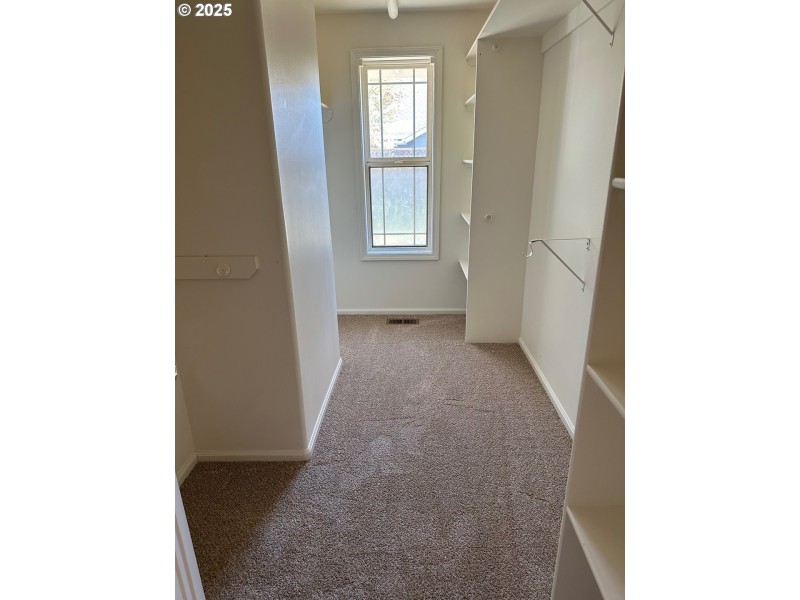 Bedroom, Primary