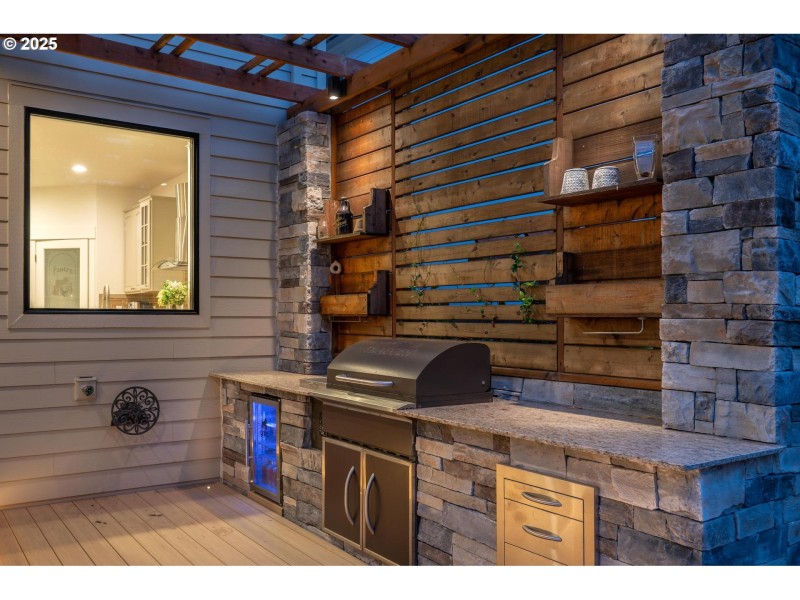 Kitchen/Outside