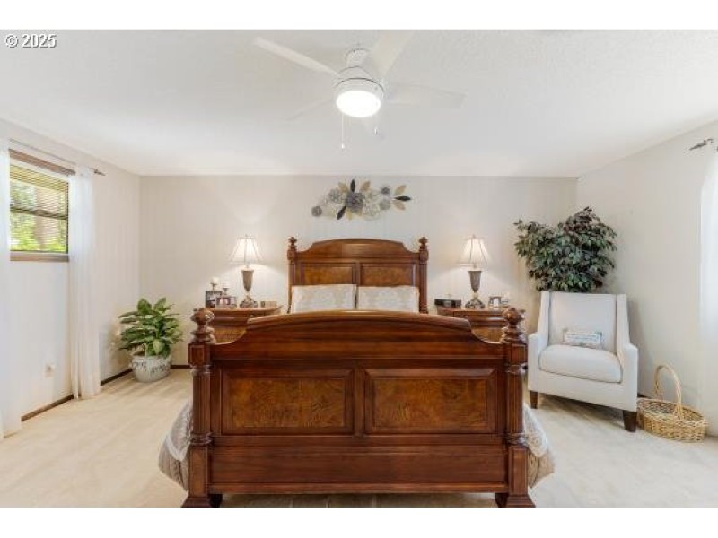 Bedroom, Primary