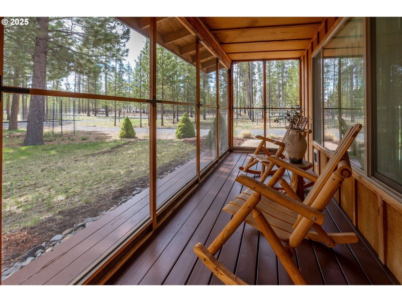 Porch, Screened in