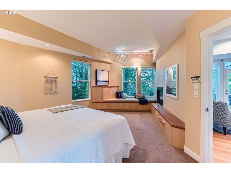 Bedroom, Primary