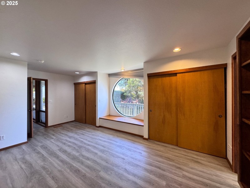 Bedroom, Primary