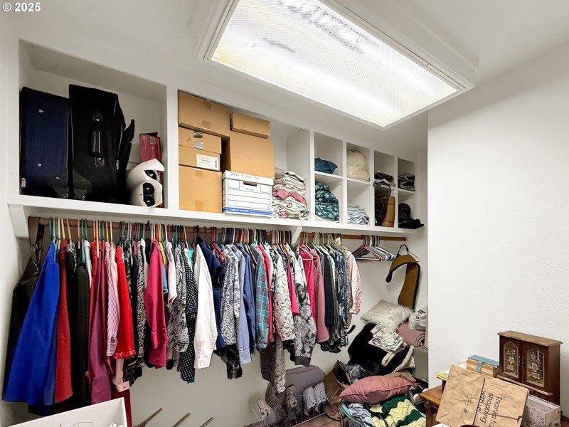 Bedroom, Primary