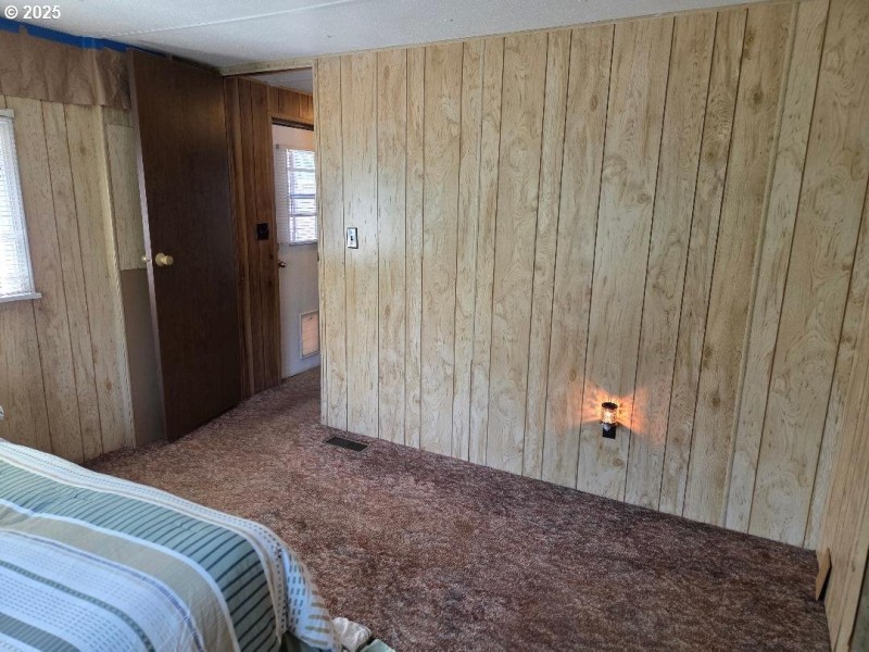 Bedroom, Primary