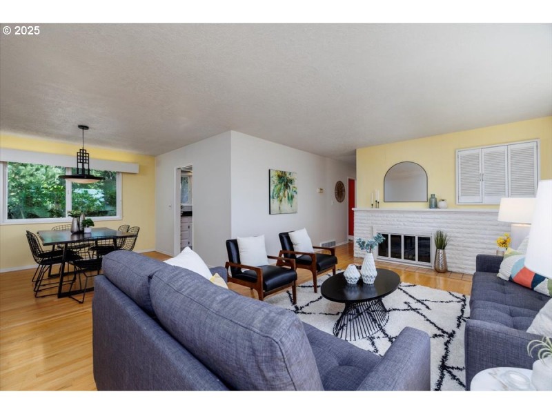 Living Room/Dining Room