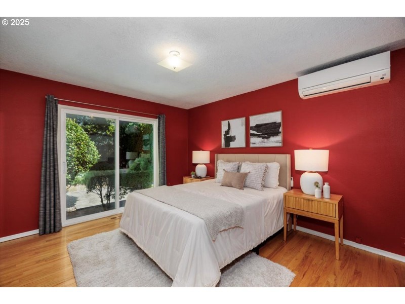 Bedroom, Primary
