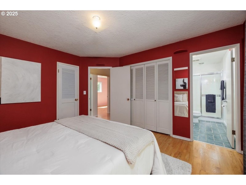 Bedroom, Primary