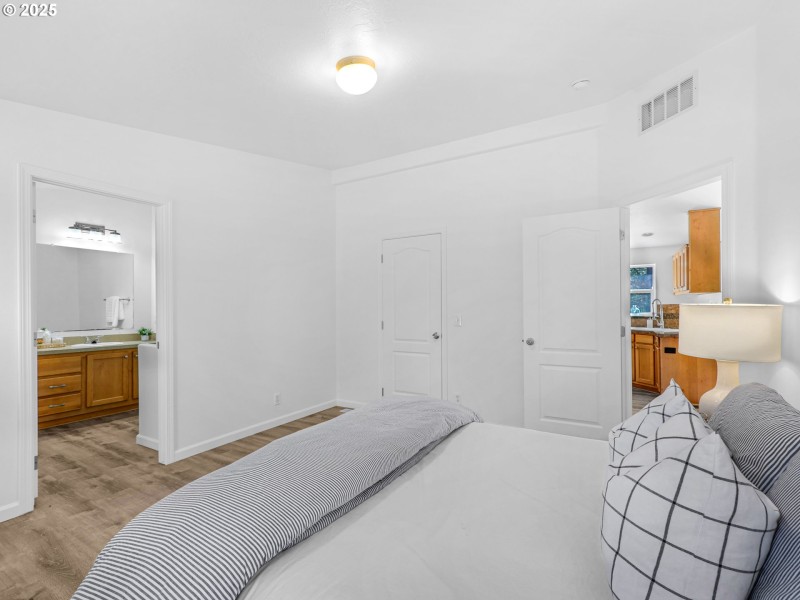 Bedroom, Primary