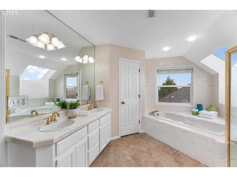 Owner's Suite Bathroom