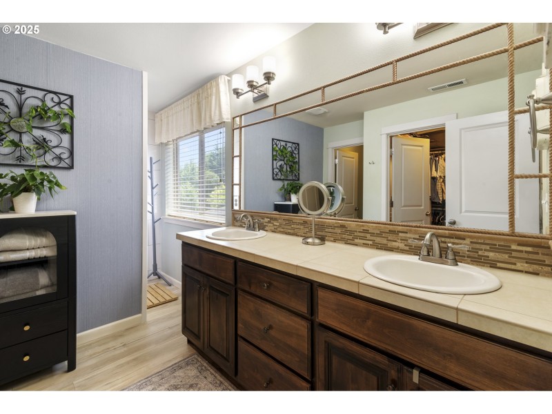 Bathroom, Attached