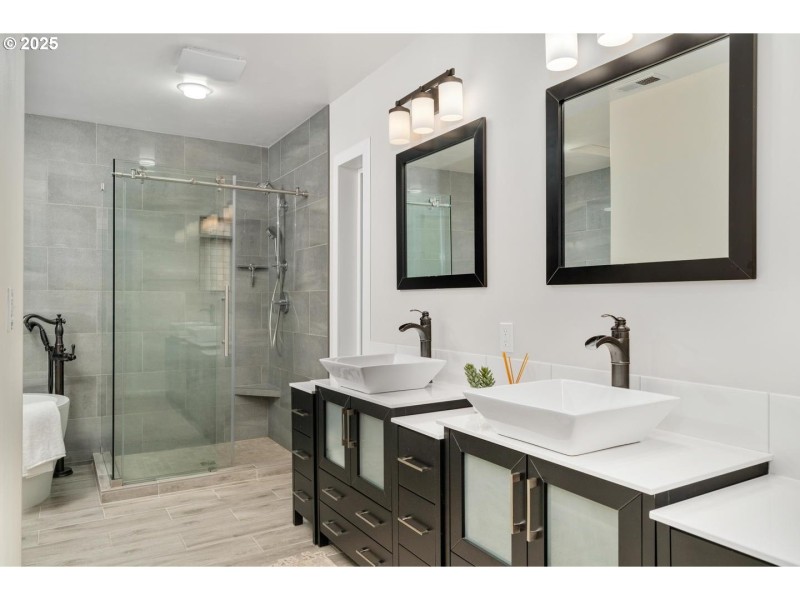 Owner's Suite Bathroom